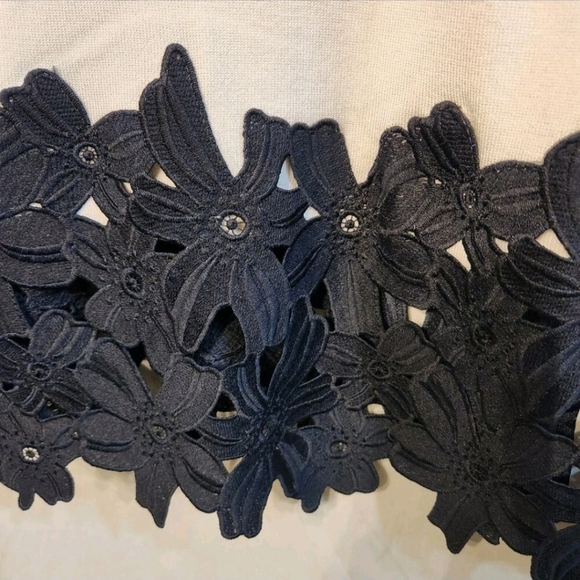 Vintage Womens Sweater Striped White/ Black Top Cutout Lace Embroidered Hem XL - Picture 3 of 5